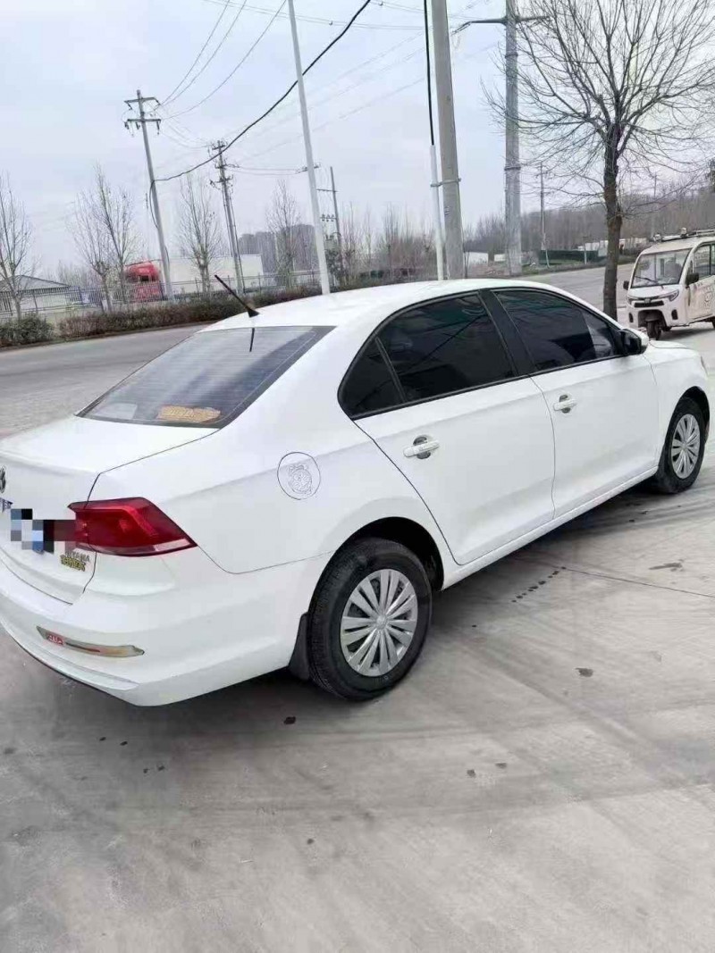 济宁20年大众桑塔纳8