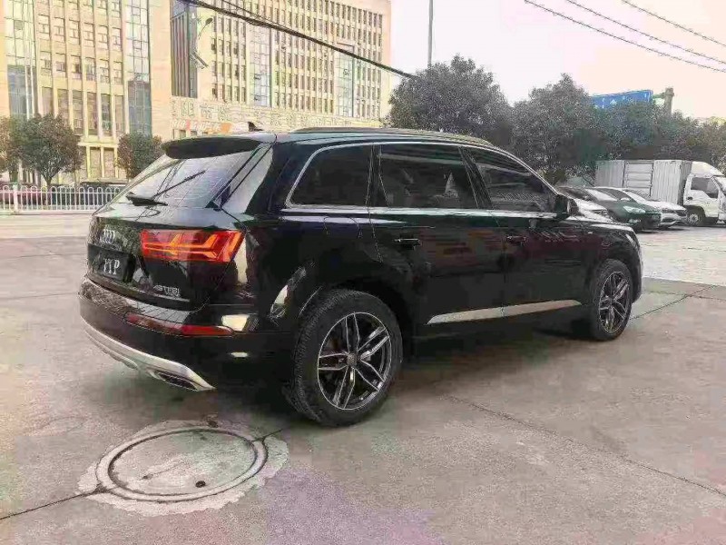 襄阳17年奥迪Q76