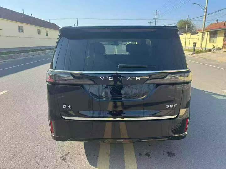 济宁23年岚图汽车梦想家9