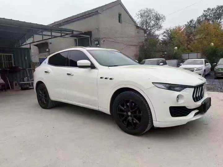 济宁19年玛莎拉蒂Levante2