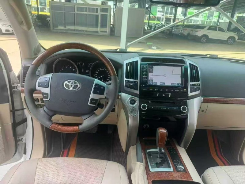 德州19年丰田兰德酷路泽8