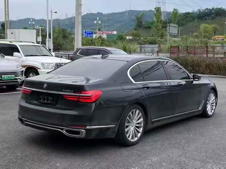 重庆17年宝马7系8