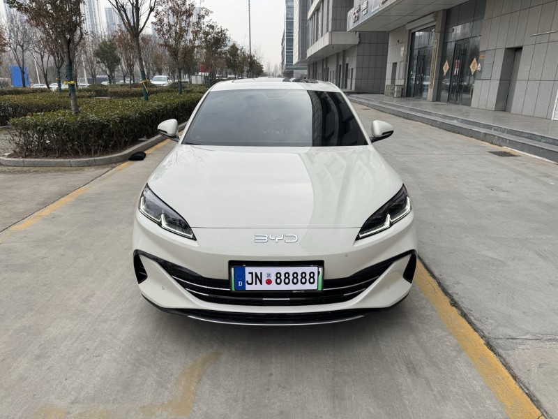 济宁25年比亚迪海豹1