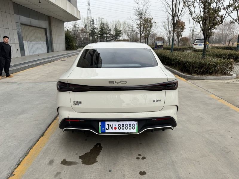 济宁25年比亚迪海豹9