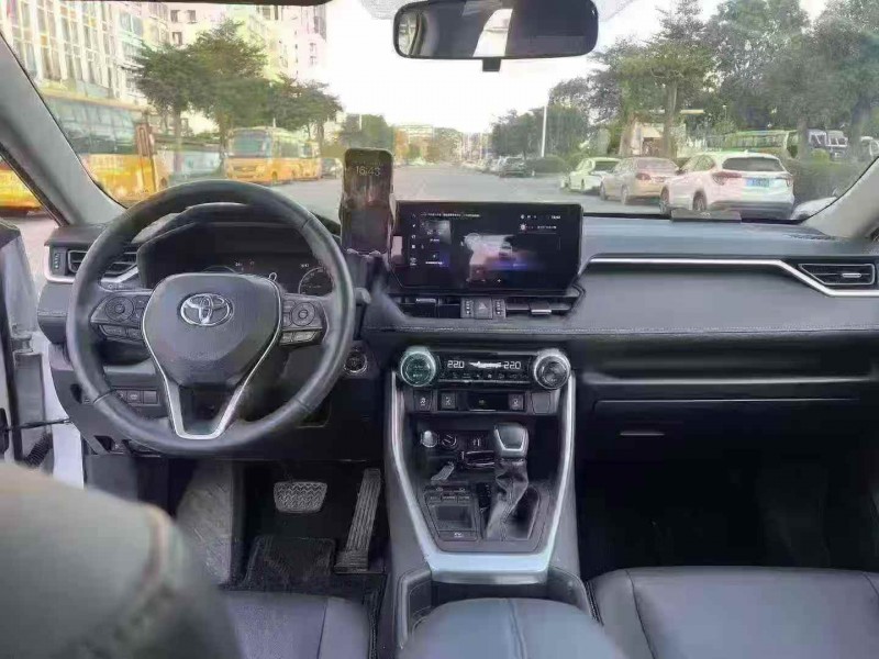 南平24年丰田RAV4荣放7