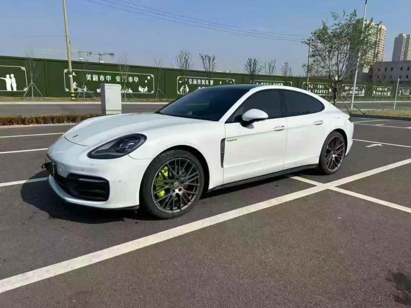 济宁23年保时捷帕拉梅拉2