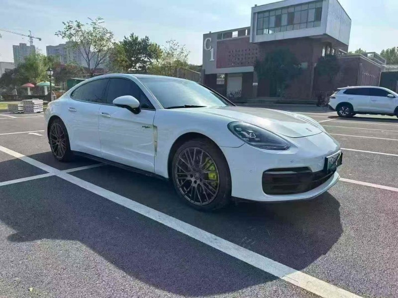 济宁23年保时捷帕拉梅拉3