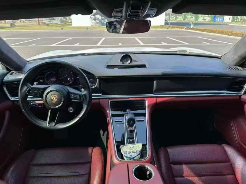 济宁23年保时捷帕拉梅拉5