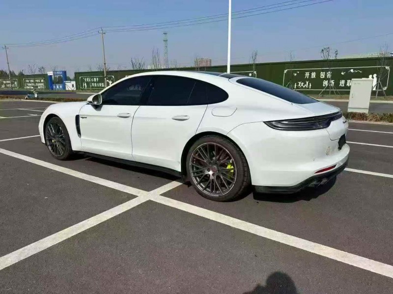 济宁23年保时捷帕拉梅拉7