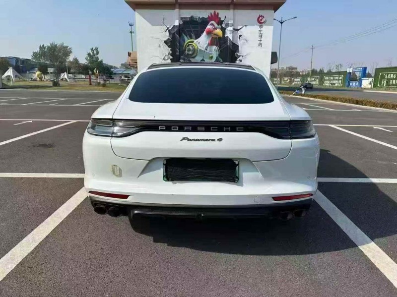 济宁23年保时捷帕拉梅拉9