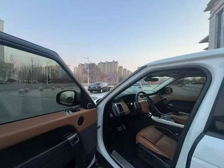 邯鄲18年路虎攬勝運動4