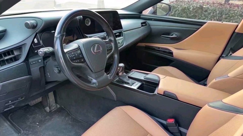 青岛22年雷克萨斯ES7