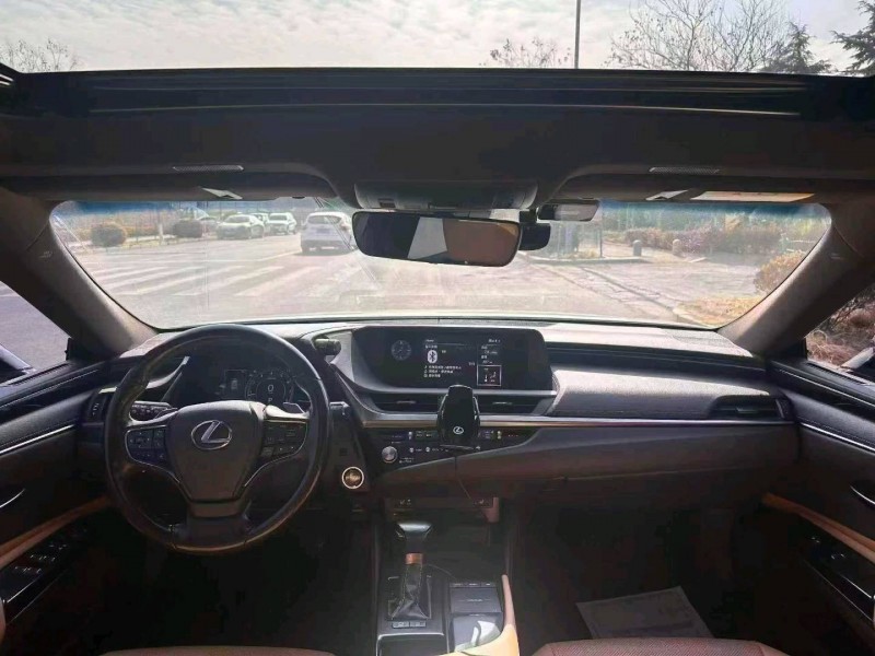 潍坊21年雷克萨斯ES7