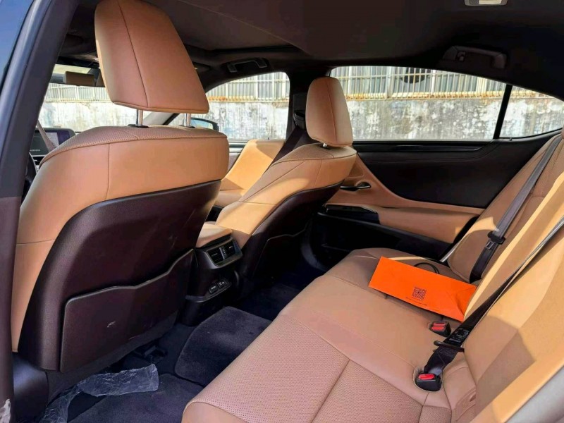 菏泽21年雷克萨斯ES6