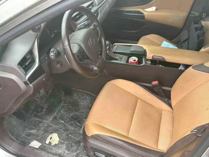 菏泽20年雷克萨斯ES7