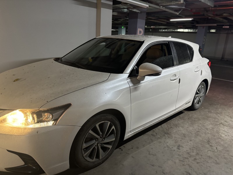 成都21年雷克萨斯CT3