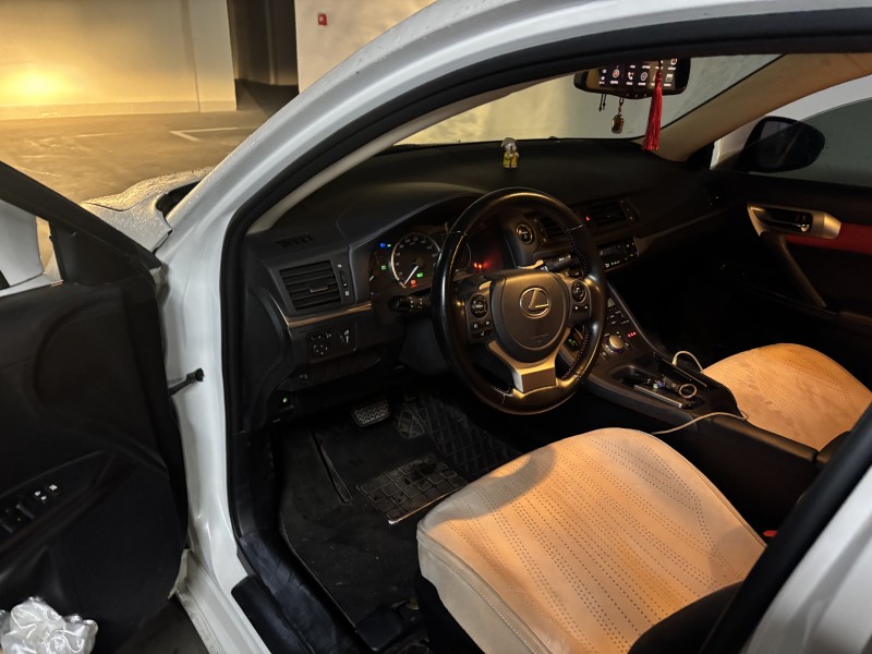 成都21年雷克萨斯CT4