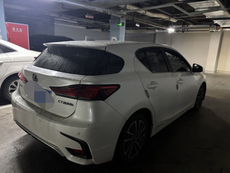 成都21年雷克萨斯CT7