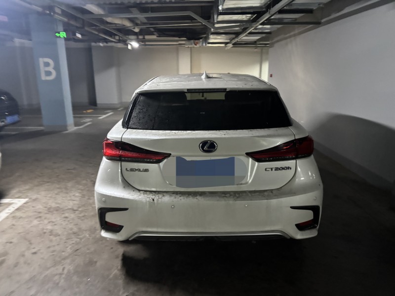 成都21年雷克萨斯CT9