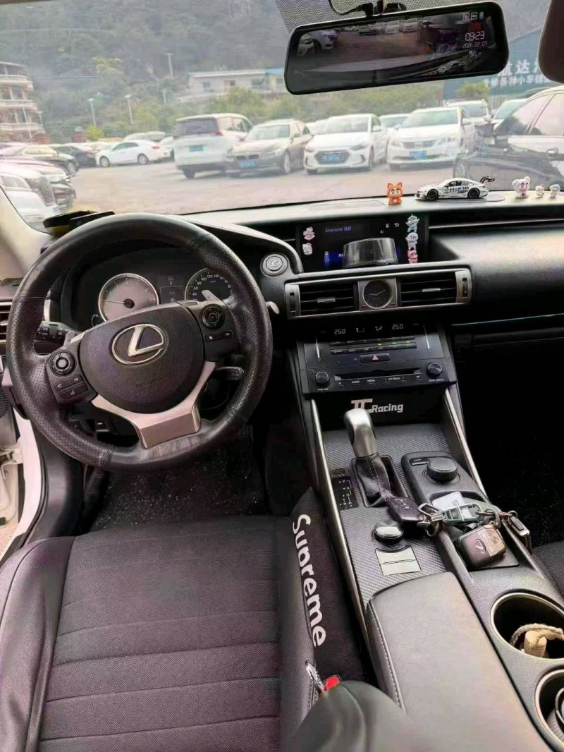 南寧14年雷克薩斯IS5