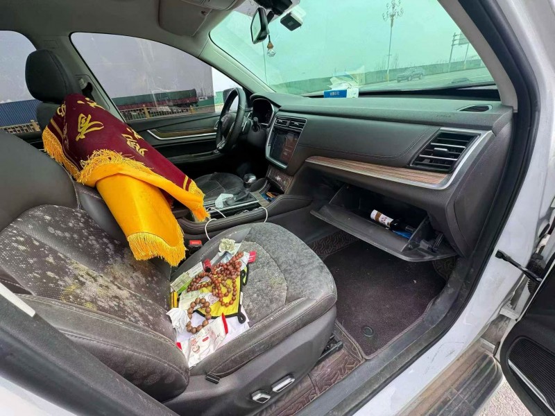 东营19年荣威RX82