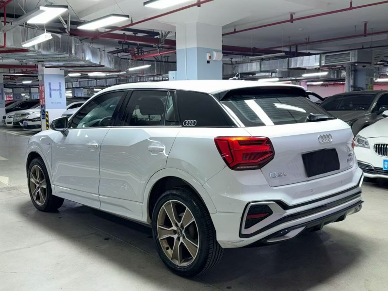 成都23年奥迪Q28