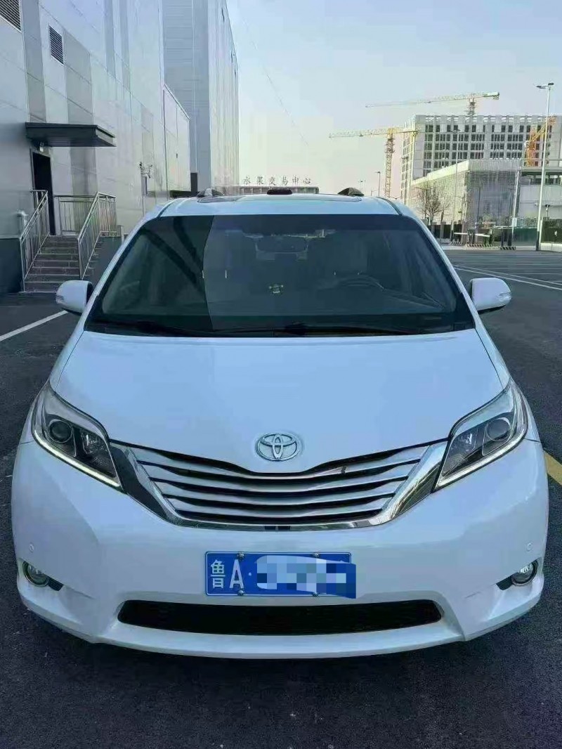 济南16年丰田塞纳1