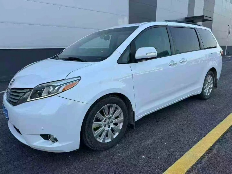 济南16年丰田塞纳2