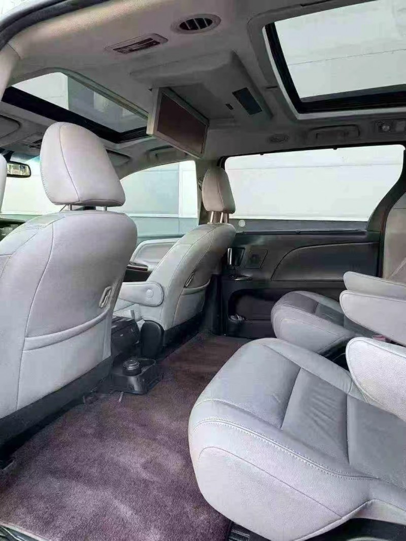 济南16年丰田塞纳4