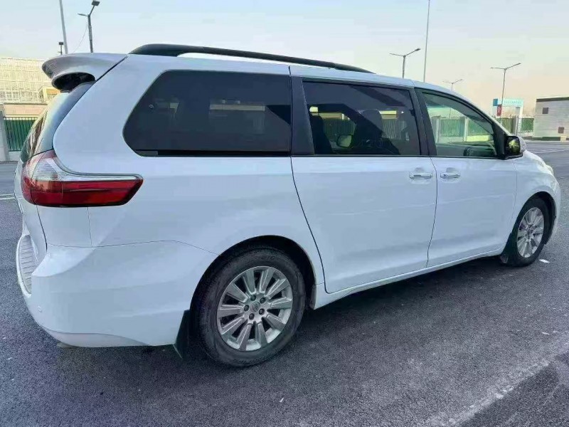 济南16年丰田塞纳7