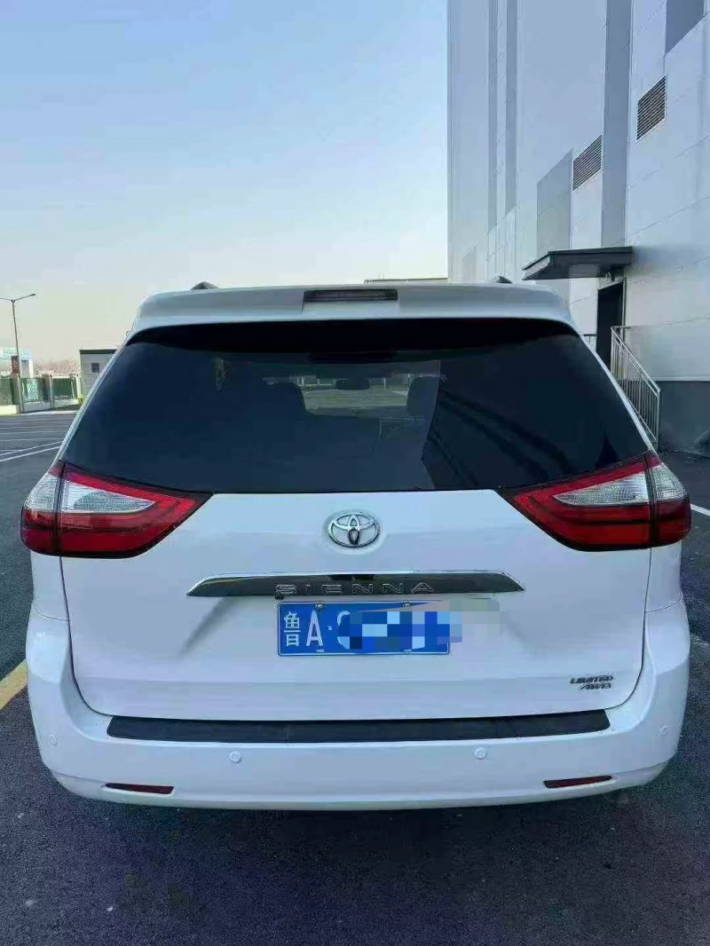 济南16年丰田塞纳9