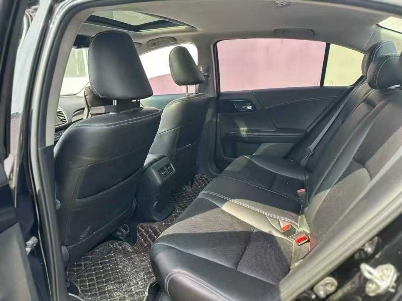 青岛18年本田雅阁3