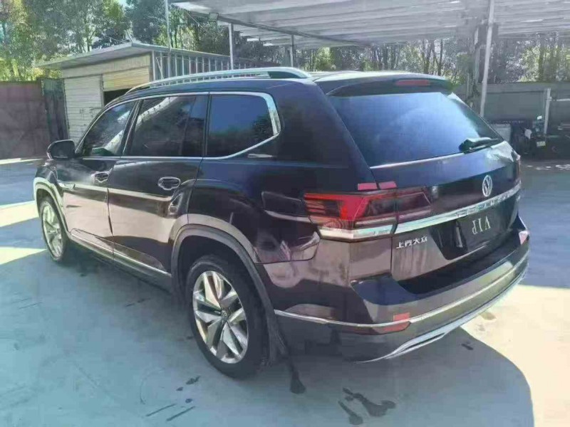 思茅18年大众途昂9