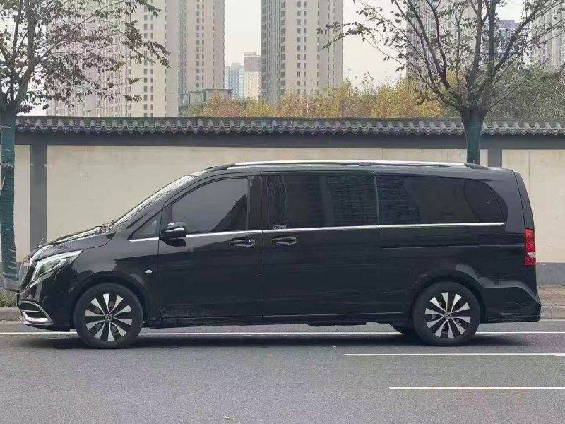 郑州21年奔驰威霆8