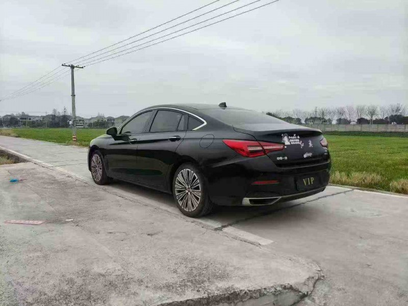 嘉兴22年红旗H57