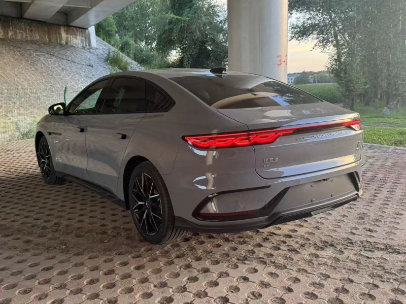 松原25年比亞迪漢8