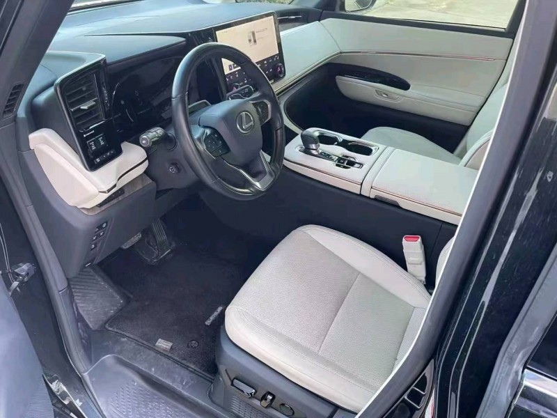 濟寧24年雷克薩斯LM300H8