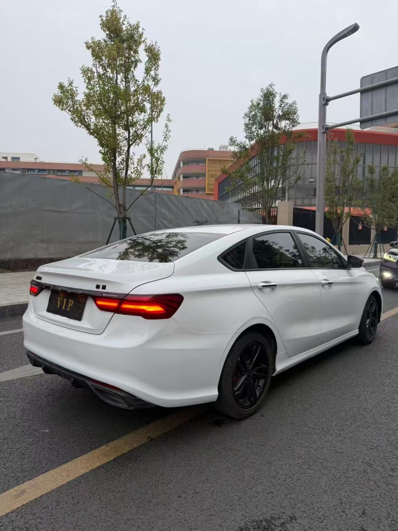 成都22年吉利缤瑞5