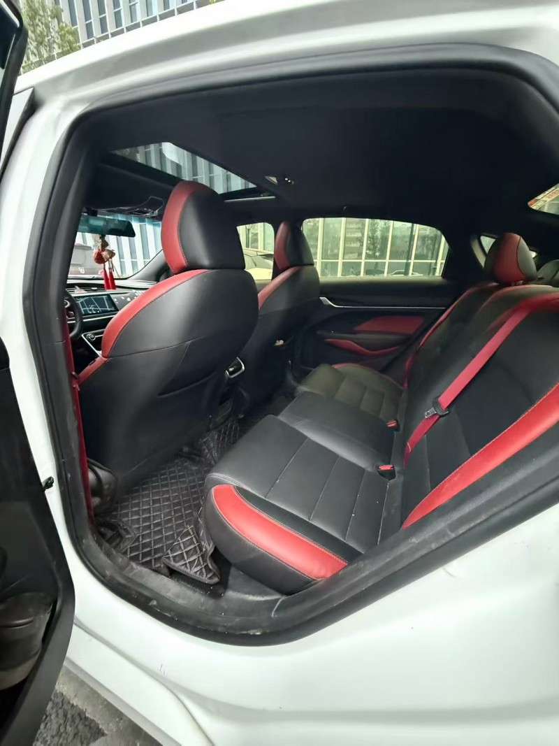 成都22年吉利缤瑞6