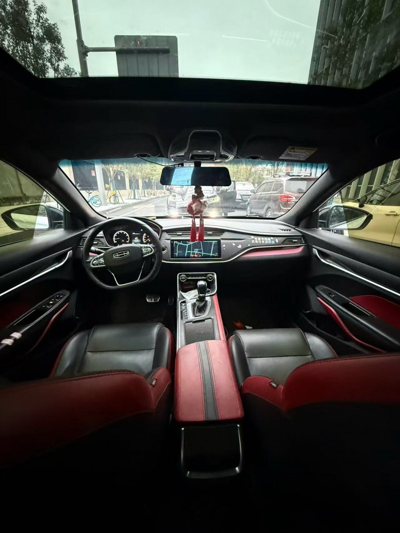 成都22年吉利缤瑞8