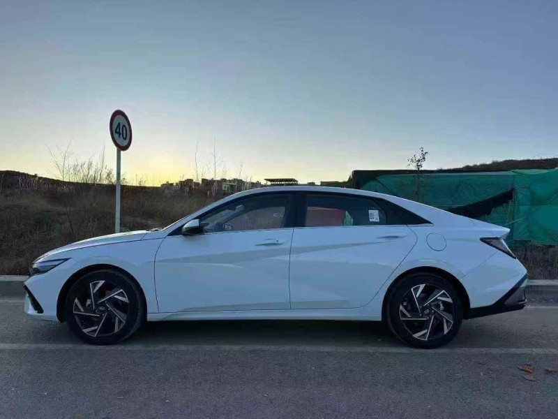 昭通26年现代伊兰特3