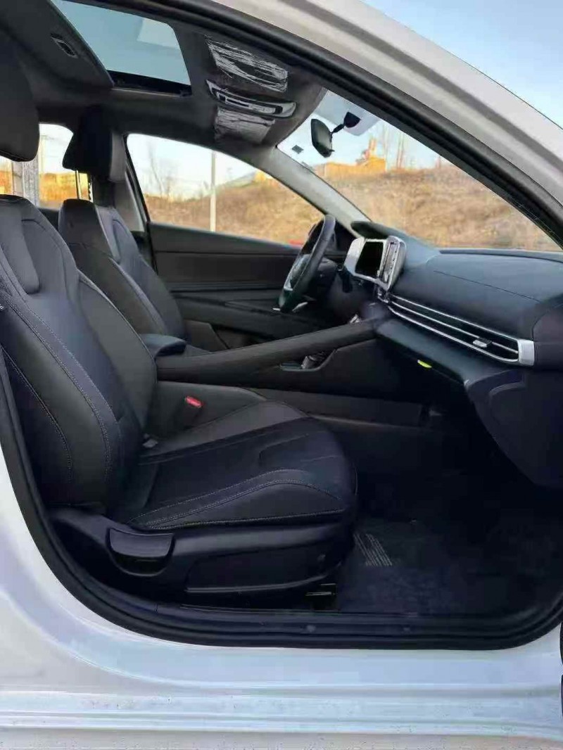 昭通26年现代伊兰特6