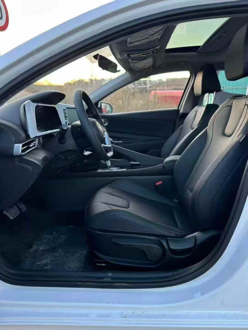 昭通26年现代伊兰特7