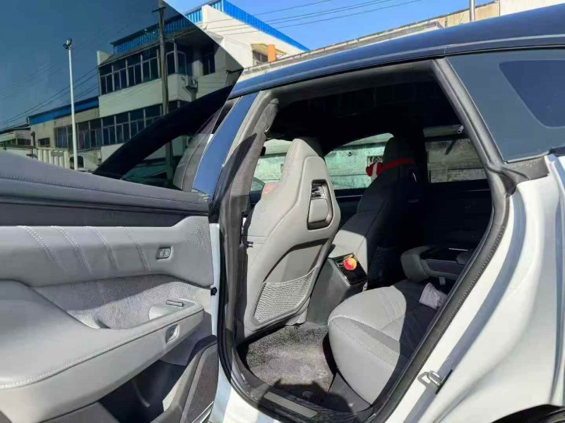 濟寧24年極氪汽車0015