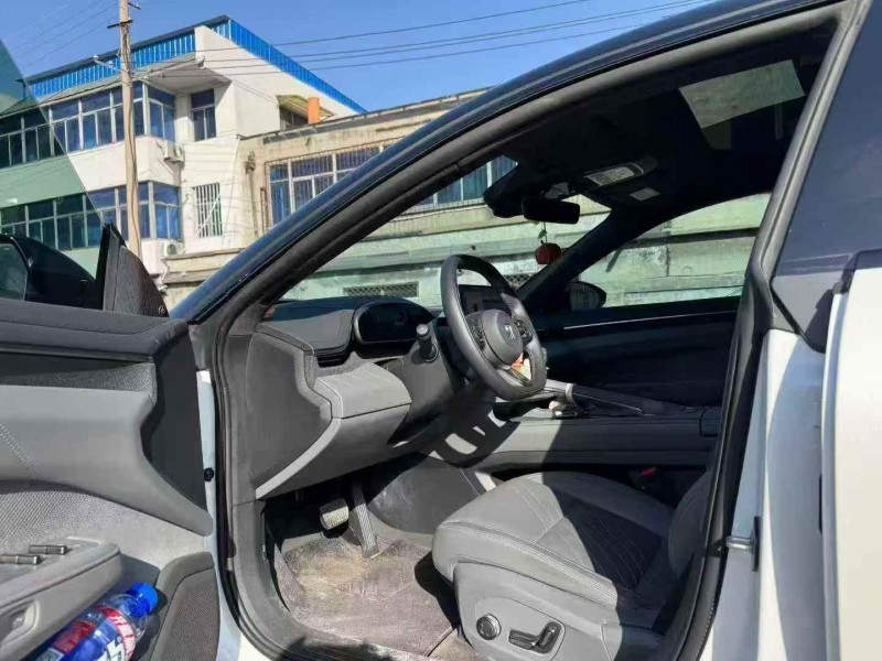 濟寧24年極氪汽車0016