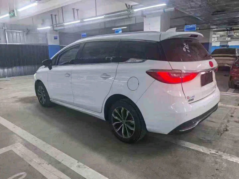 遂宁19年比亚迪宋MAX9