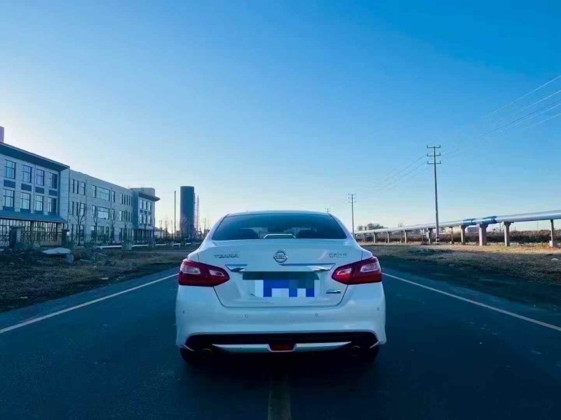 济宁17年日产天籁9