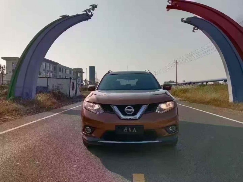 济宁15年日产奇骏1