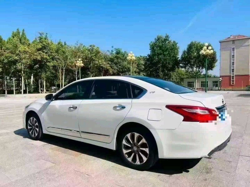 泰安17年日产天籁8