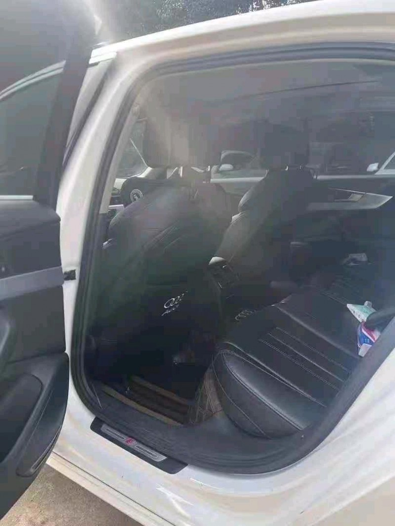 济宁22年奥迪A4L6